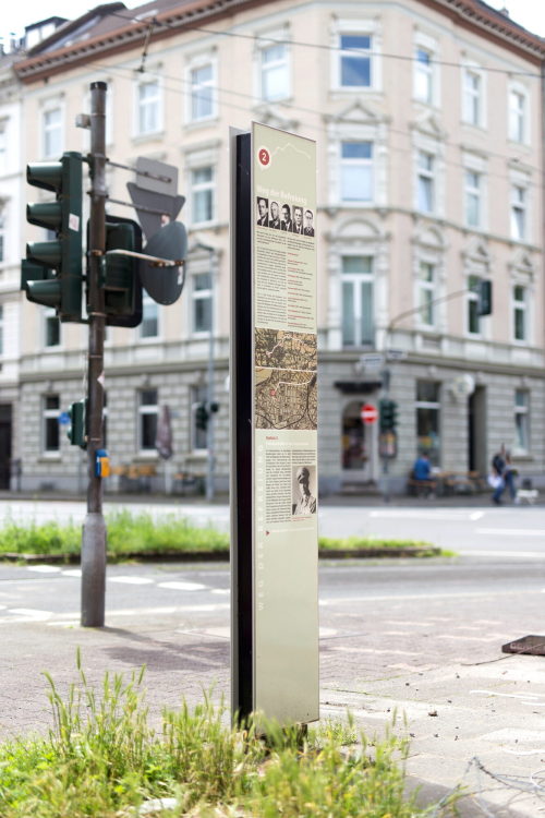 Unbekannt (Hersteller*in), Stele, Weg der Befreiung, um / nach 2011