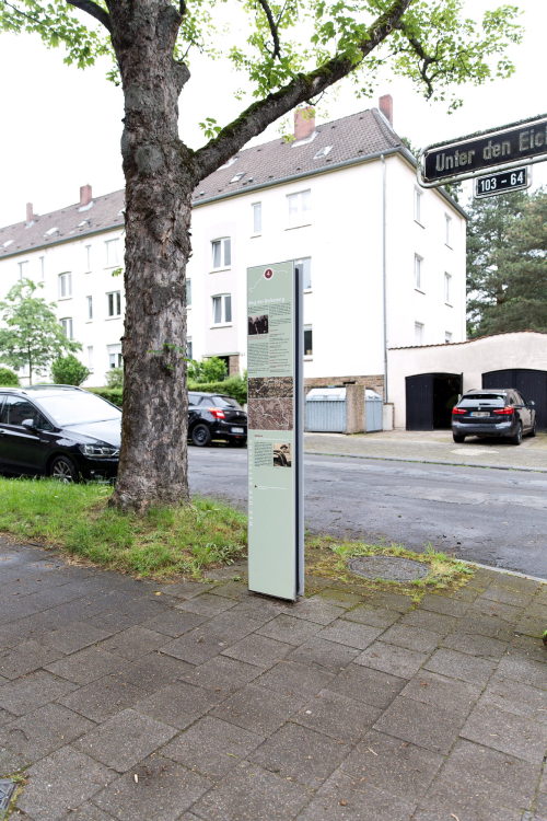 Unbekannt (Hersteller*in), Stele, Weg der Befreiung, um / nach 2011