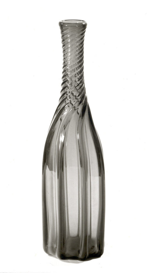 Unbekannt (Ausführung), Flasche mit verdrehten Rippen, ca. 1950–1965