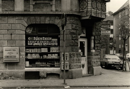 Tata Ronkholz (Künstler*in), Lebensmittelladen, Köln-Kalk, Lilienthalstraße 1182 (Trinkhallen und Geschäfte Nr. 369), 1982