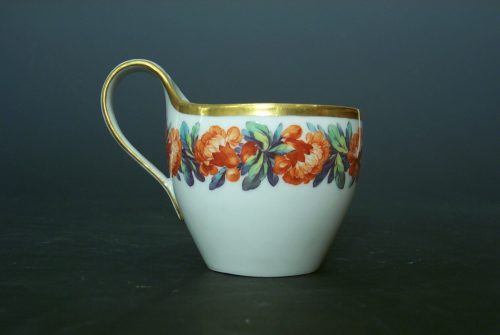 Königliche Porzellanmanufaktur Berlin (Hersteller*in), Ziertasse mit Untertasse, um 1800