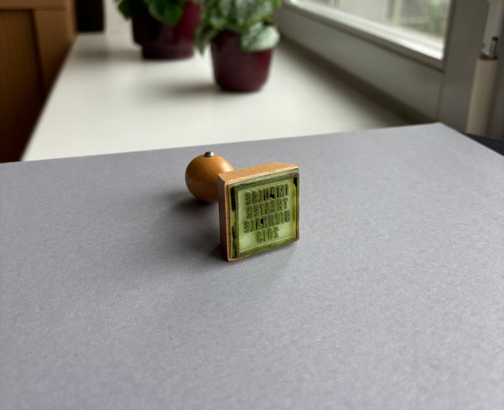 Stempel "IMPULSE THEATER BIENNALE 2013"