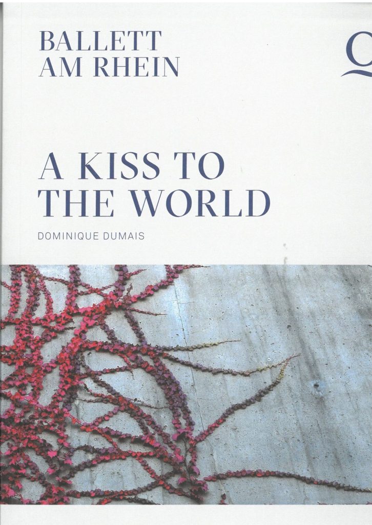 Programmheft (Umschlag) zu "A Kiss To The World" von Dominique Dumais. Premiere am 20. Januar 2 ...