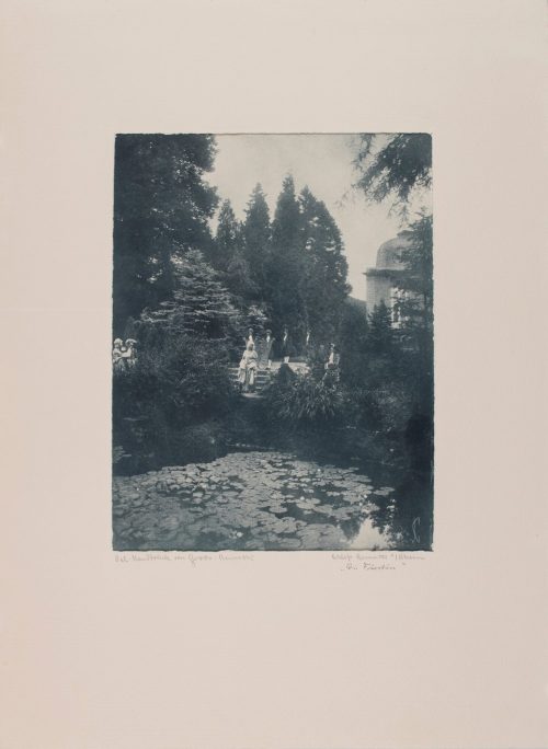 Jakob Groos-Benrath (Fotokünstler*in), „Die Fürstin“ aus der Mappe Öldrucke Schloss-Spiele, 1925