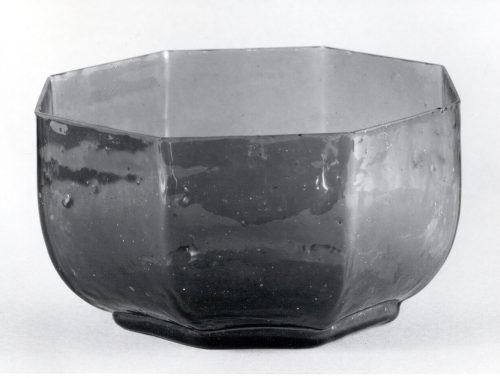Unbekannt (Ausführung), Achtkantige türkisfarbene Schale, ca. 1960-1965