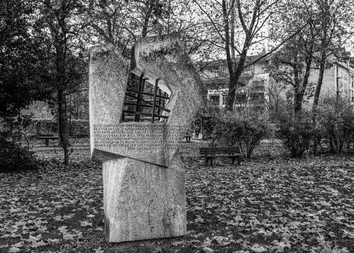 Thomas Stelzmann (Fotograf*in), Erinnerungsskulptur für Erich Klausener und Leo Statz., 2024