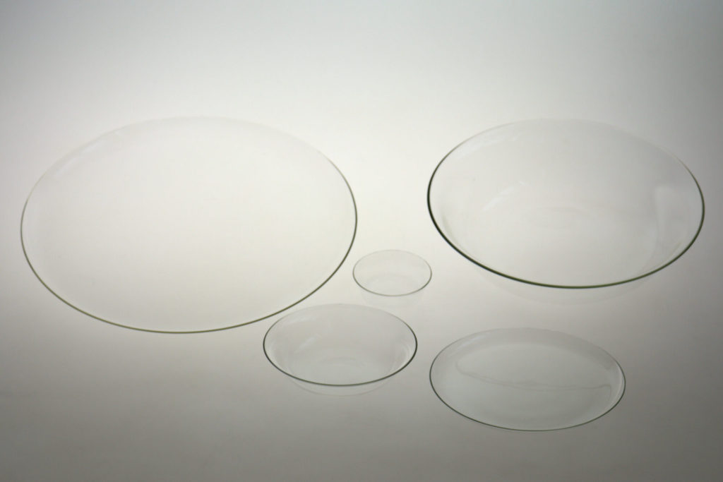 Glasschalen und Teller