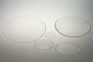 Glasschalen und Teller