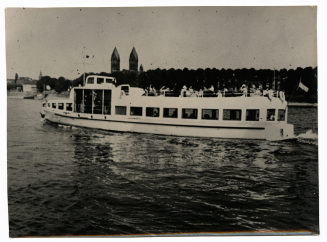 Rheinbahn Motorboot vor Kaiserswerth. "Kaiserpfalz"