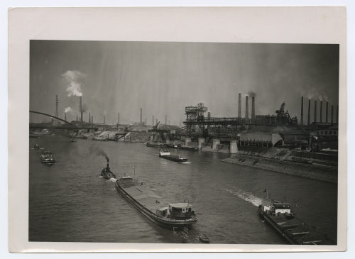 Unbekannt (Fotograf*in), Duisburger Hafen, 21. Jahrhundert