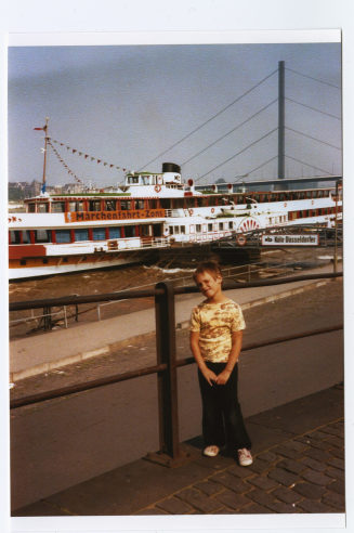 Passagierschiff der KD am Steiger in Düsseldorf "Märchenfahrt-Zons"