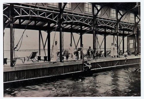 Unbekannt (Fotograf*in), Rheinbadeanstalt, Innenansicht, Sommer 1934, 20. Jahrhundert