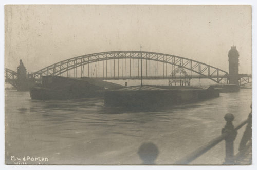 M. v.d. Porten (Fotograf*in), Überschwemmung, Niederländische Dampfschiff-Rhein [...], Ende des 19. Jahrhunderts/Mitte des 20. Jahrhunderts