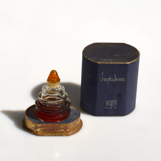 Parfumflakon "Imprudence" (Unbedachtheit) mit Schachtel
