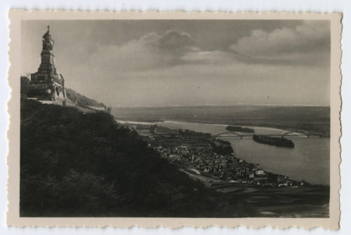 Unbekannt (Beteiligte Person), Rüdesheim mit Niederwalddenkmal, Ende der 1930er-Jahre
