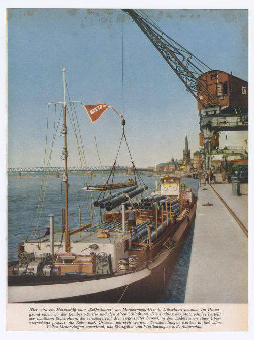 Unbekannt (Hersteller*in), Hier wird ein Motorschiff oder "Selbstfahrer" am Mannesmann-Ufer in Düsseldorf beladen. [...], 20. Jahrhundert