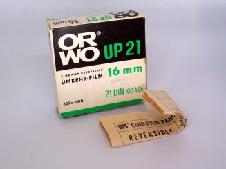 ORWO UP 21, Verpackung eines panchromatischen 16-mm-Schwarzweiß-Umkehr-Films für Außen- und Inn ...
