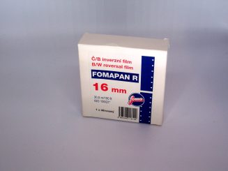 Fomapan R, Verpackung eines panchromatischen 16-mm-Schwarzweiß-Umkehr-Films für Außen- und Inne ...