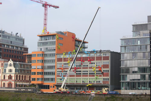 Flossis werden demontiert. Aus Verkehrssicherungsgründen müssen die bunten Installationen vom s ...