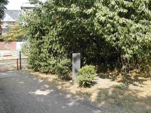 Bernd Bodechtel (Bildhauer*in), Synagogen-Gedenkstein, 1996