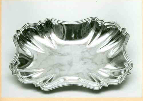 Meister mit drei Sternen (Künstler*in), Becken, 1734/1735