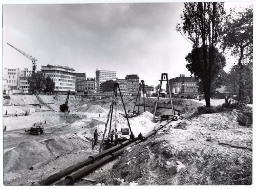 Ruth Lauterbach-Baehnisch (Fotograf*in), Baustelle Jan Wellem-Platz, Düsseldorf, 1960er Jahre?