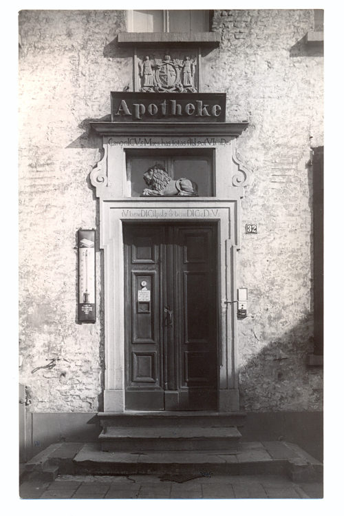 Ruth Lauterbach-Baehnisch (Fotograf*in), Haus St. Swidbert 32 in Düsseldorf Kaiserswerth, ca./ c. 1940