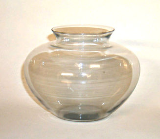 Rauchfarbene Vase