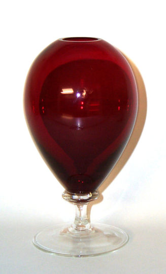 Rote Fußvase