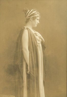 Louise Dumont in "Iphigenie auf Tauris" von Johann Wolfgang von Goethe (Rollenportrait) 