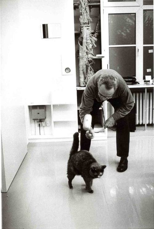 Benjamin Katz (Fotograf*in), Gerhard Richter im Atelier , ca. 1995