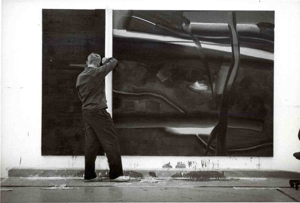 Gerhard Richter im Atelier vor abstraktem Bild
