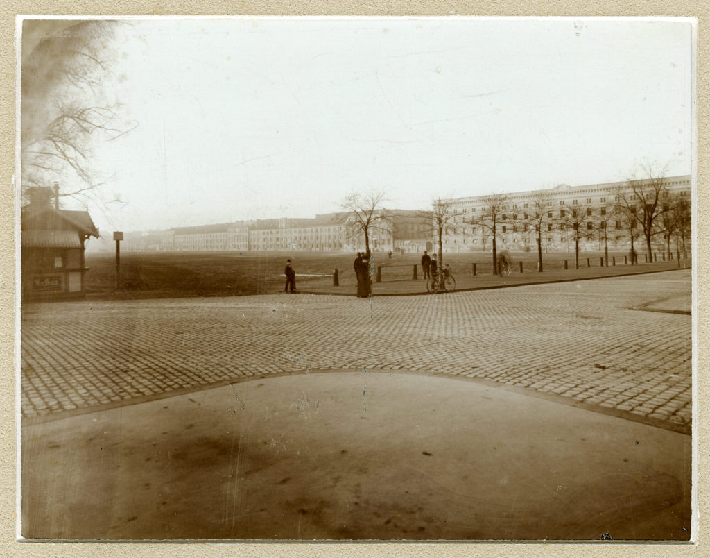 Kasernen und Exerzierplatz an der Benrather Straße nach Süden, Düsseldorf