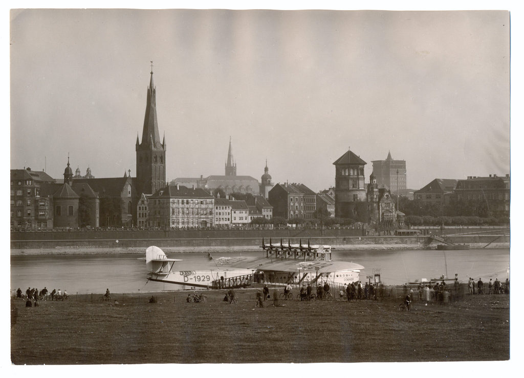 Die Dornier Do X auf dem Rhein in Düsseldorf