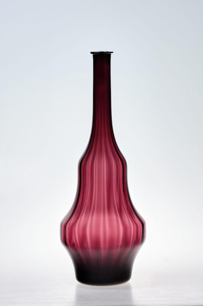 Violette Flaschenvase