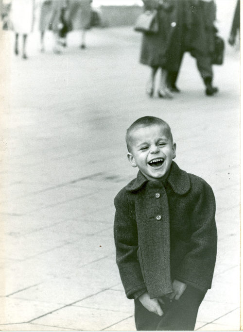 Dirk Alvermann (Fotograf*in), Kinderfreude, Königsallee, Düsseldorf, 1960