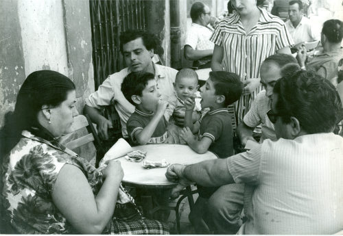 Dirk Alvermann (Fotograf*in), Boss des Wanderzirkus und Ehefrau, Peñiscola, Spanien, 1961