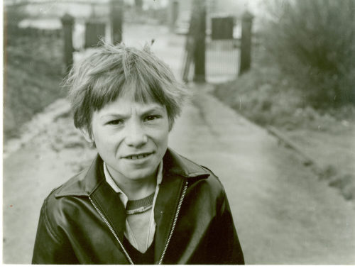 Dirk Alvermann (Fotograf*in), Portrait eines Jungen, Sheffield, 1965