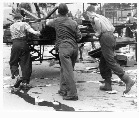 Dirk Alvermann (Fotograf*in), Der Markt ist zu Ende, Gelsenkirchen, 1956