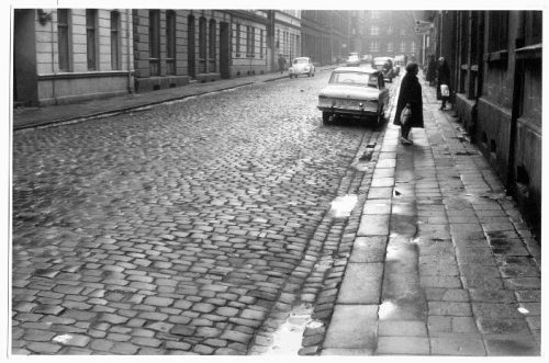 Dirk Alvermann (Fotograf*in), Pflasterstraße, Gelsenkirchen, 1956 (?)