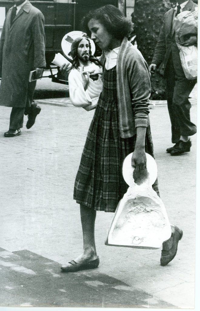 Frau mit Christusbüste, Barcelona