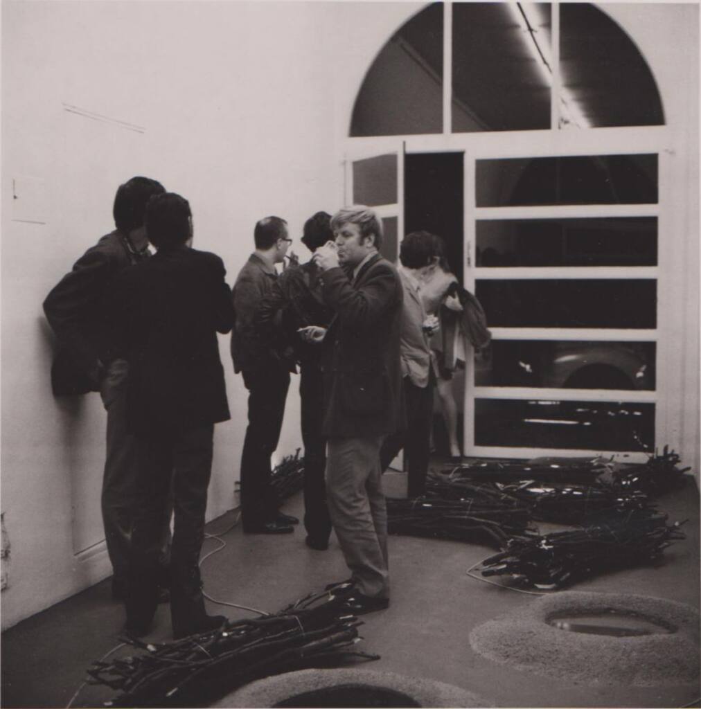 Eröffnung der Ausstellung von Jan Dibbets in der Galerie Konrad Fischer, Düsseldorf, August 1968