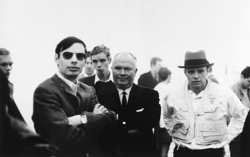 Manfred Leve (Fotograf*in), Eröffnung der Ausstellung von Carl André in der Galerie Konrad Fischer, Düsseldorf.  Konrad Fischer, Gustav Adolf Baum, Joseph Beuys, 21.10.1967