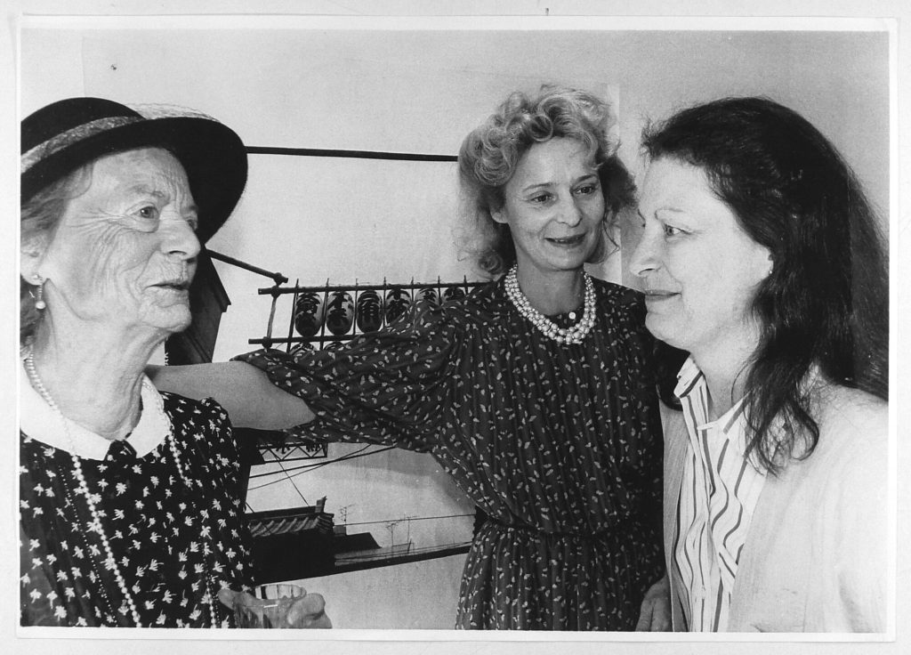 Erika Kiffl, Hete M. Hünermann und Mutter, Galerie Hünermann, 26. April 1987