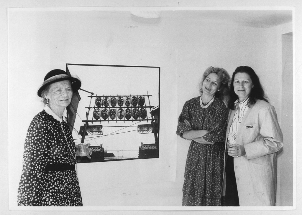 Erika Kiffl, Hete M. Hünermann und Mutter, Galerie Hünermann, 26. April 1988