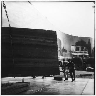 Richard Serra, Aufbau der Ausstellung "running arches", Kunstsammlung NRW, Düsseldorf