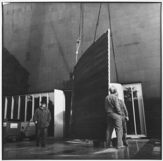 Richard Serra, Aufbau der Ausstellung "running arches", Kunstsammlung NRW, Düsseldorf