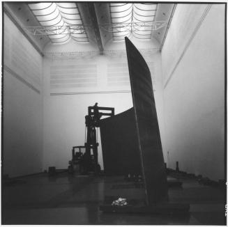 Richard Serra, Aufbau der Ausstellung "running arches", Kunstsammlung NRW, Düsseldorf