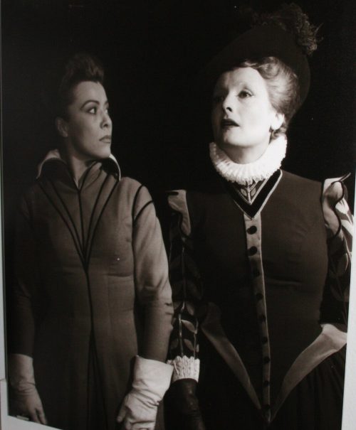 Heidemarie Hatheyer und Maria Wimmer in "Maria Stuart" von F. Schiller. Regie: Karl Heinz Strou ...