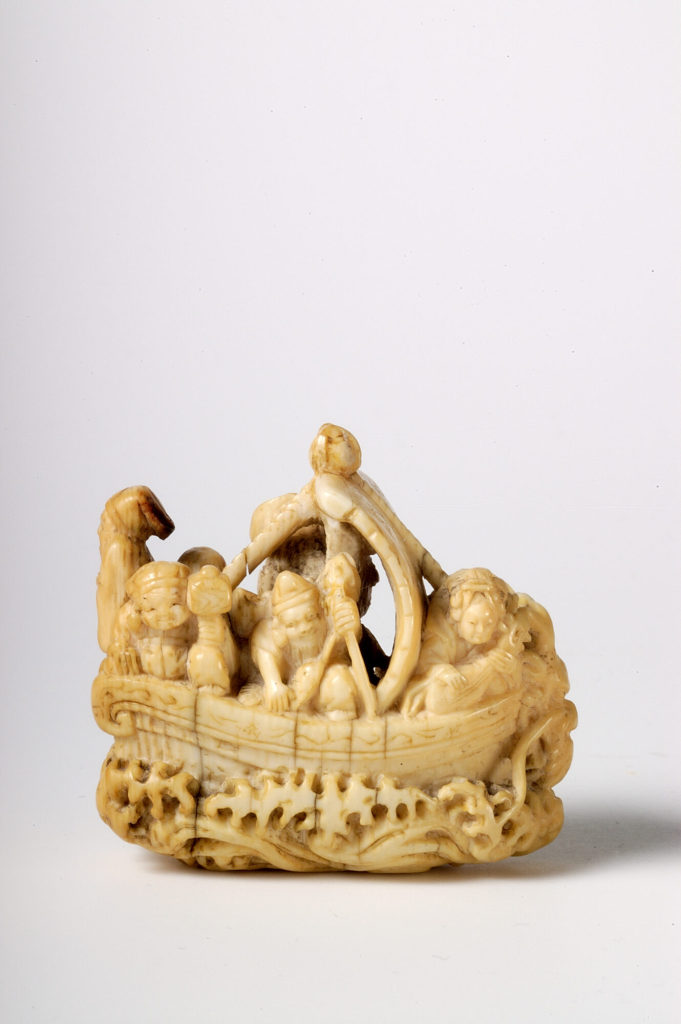 Netsuke, Glücksgötter im Drachenboot